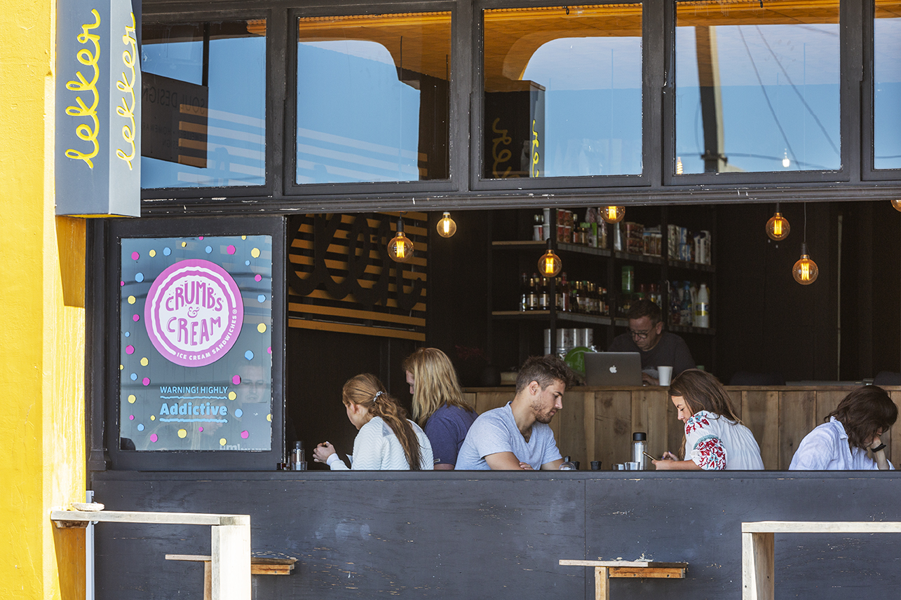 066Mb-9738 Lekker Restaurant Main Road Kalk Bay